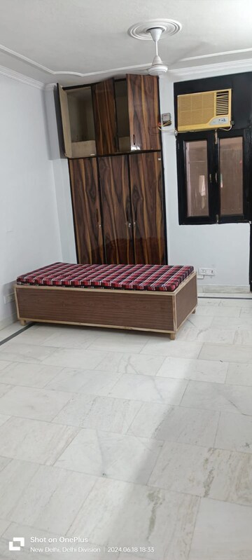  Pg For Rent in South Extension