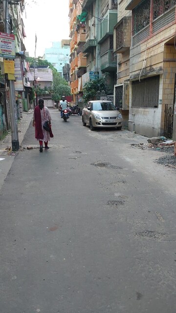 Parking in 2 BHK Builder Floor at Motijheel – for Sale