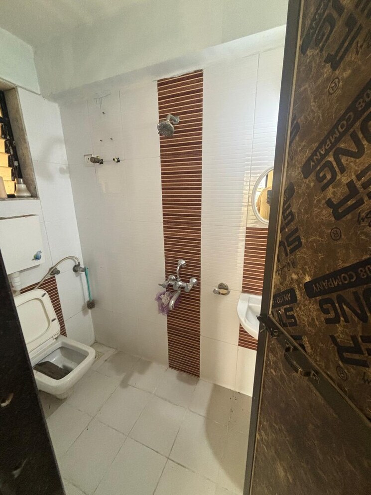 Bathroom, devkrupa-patel-paradise 3 Bedroom 1550 Sq.Ft. Apartment In Kharghar Navi Mumbai 8851353