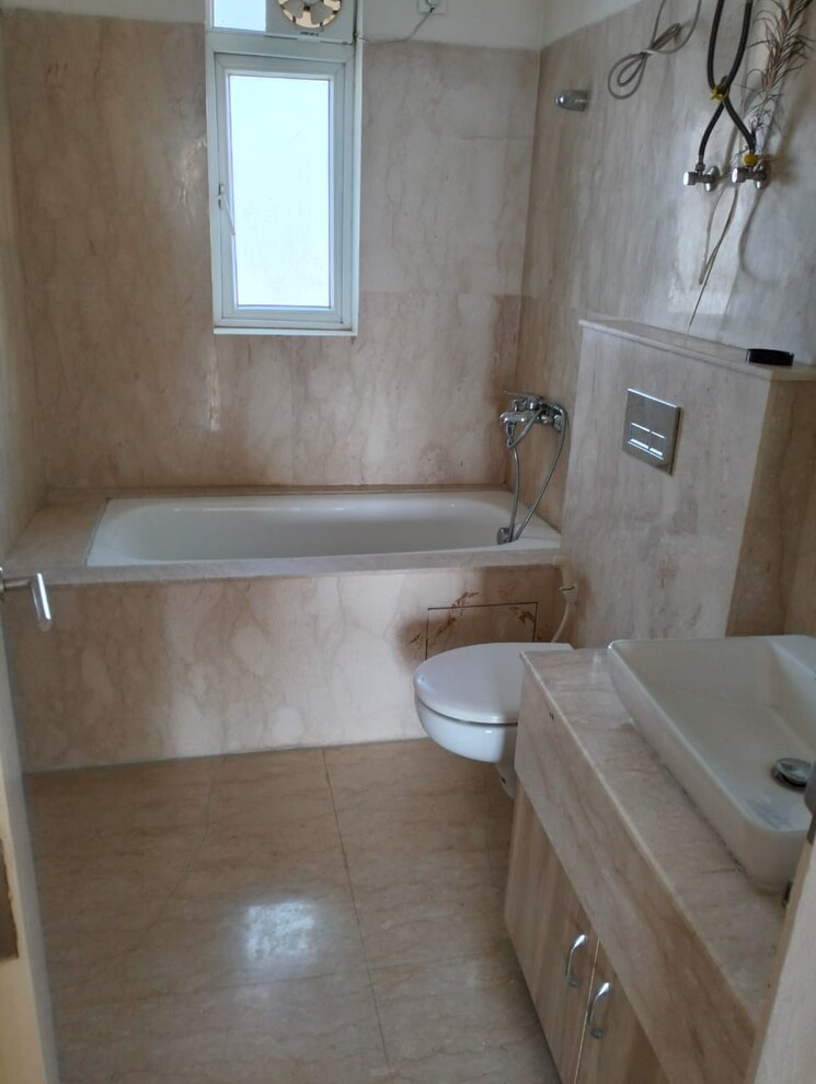 Bathroom, emaar-palm-terraces-select 4 Bedroom 2410 Sq.Ft. Apartment In Sector 66 Gurgaon 8851358