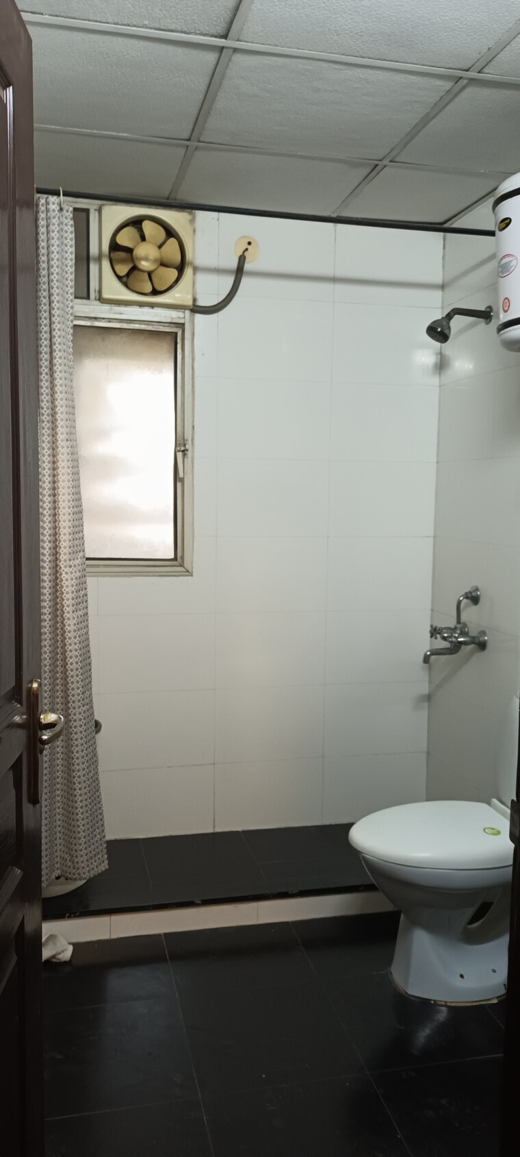 Bathroom, gulshan-emerald-heights 3 Bedroom 2043 Sq.Ft. Apartment In Vaishali Sector 7 Ghaziabad 8851385