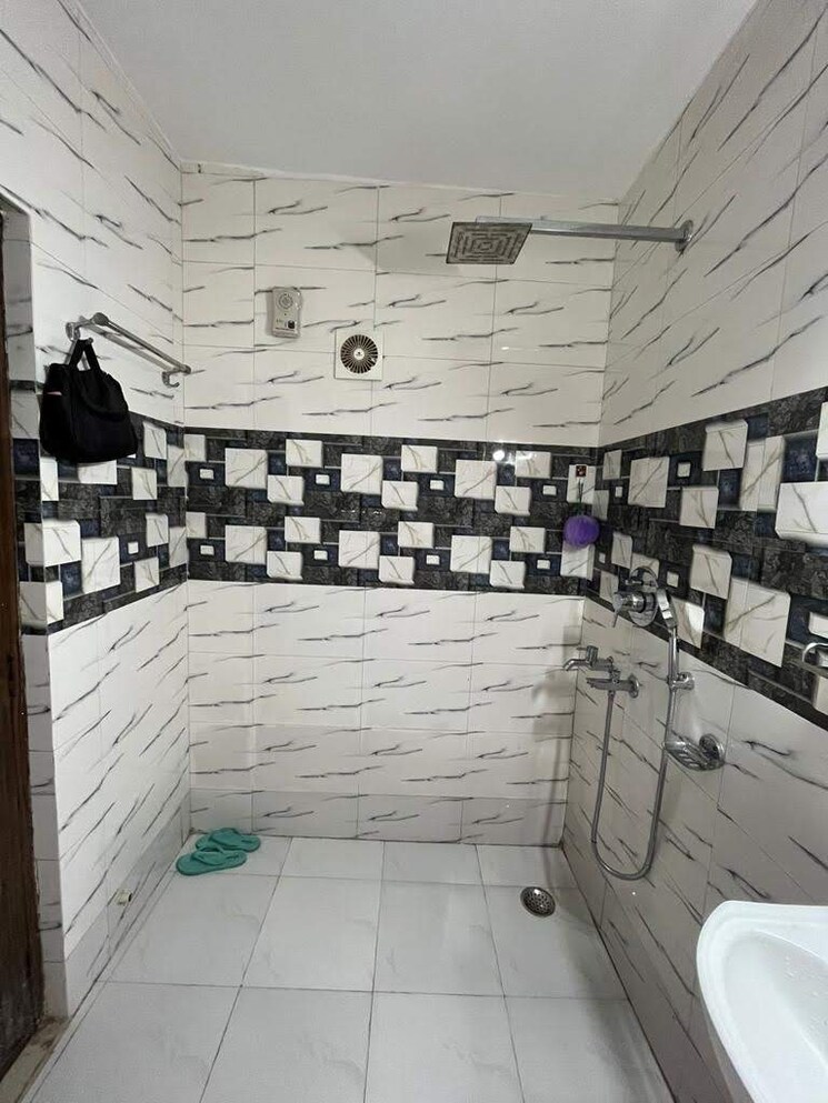 Balcony, rajouri garden 3 Bedroom 200 Sq.Yd. Builder Floor In Rajouri Garden Delhi 8851425