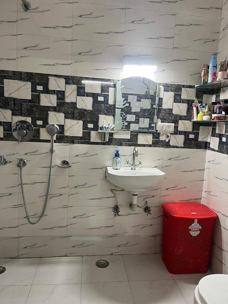 Master Bedroom, rajouri garden 3 Bedroom 200 Sq.Yd. Builder Floor In Rajouri Garden Delhi 8851425