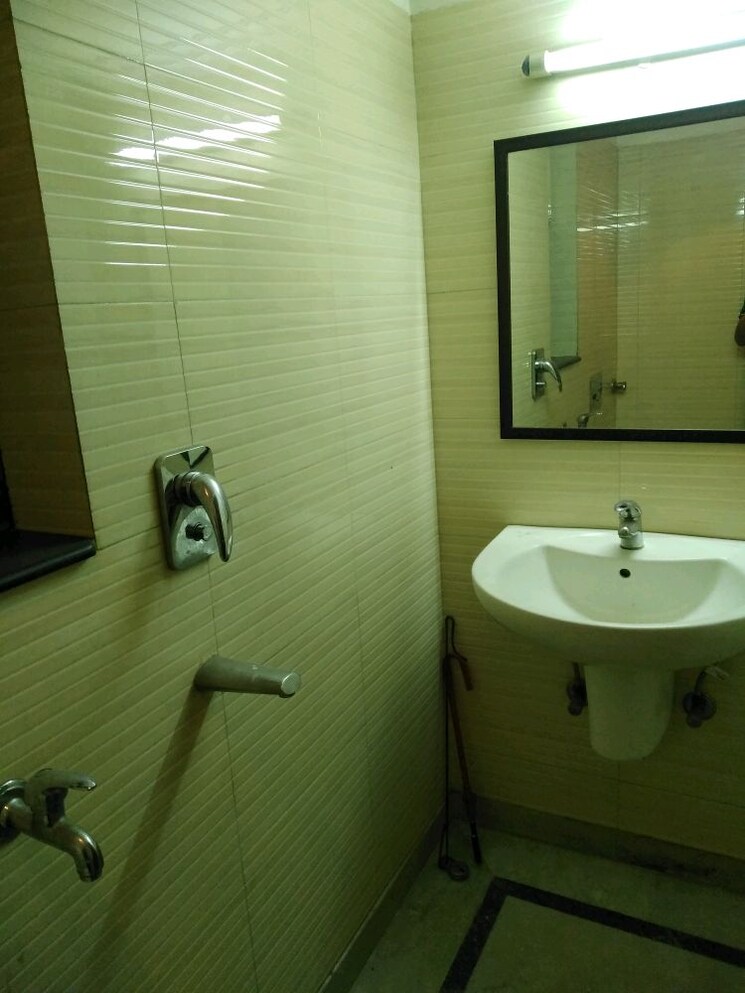 Bathroom, janakpuri 2 Bedroom 1100 Sq.Ft. Apartment In Janakpuri Delhi 8851426