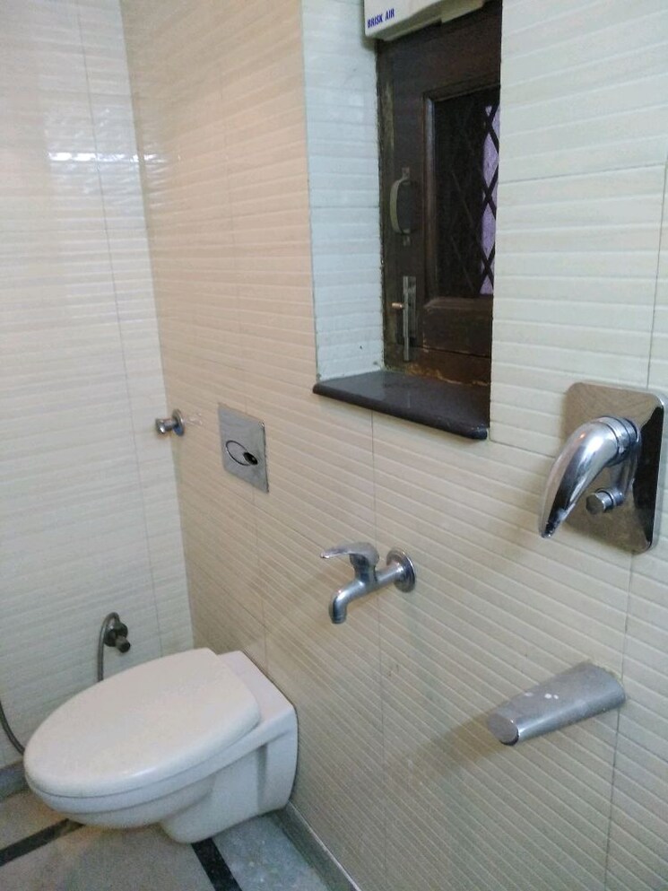 Attached Bathroom, janakpuri 2 Bedroom 1100 Sq.Ft. Apartment In Janakpuri Delhi 8851426