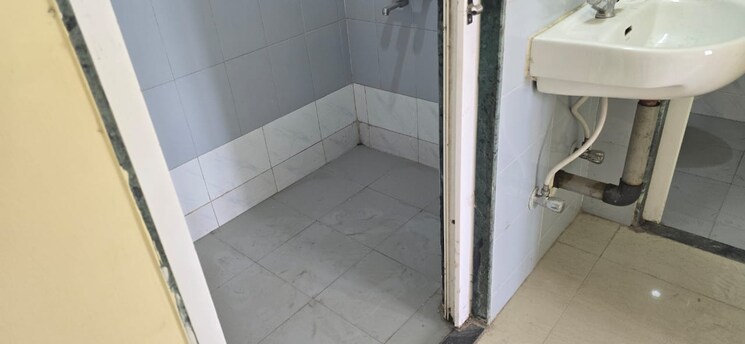 Bathroom, sector 14 dwarka 1 Bedroom 550 Sq.Ft. Apartment In Sector 14 Dwarka Delhi 8851417