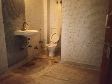 Bathroom in 2 BHK Builder Floor at Sector 48 – for Rent