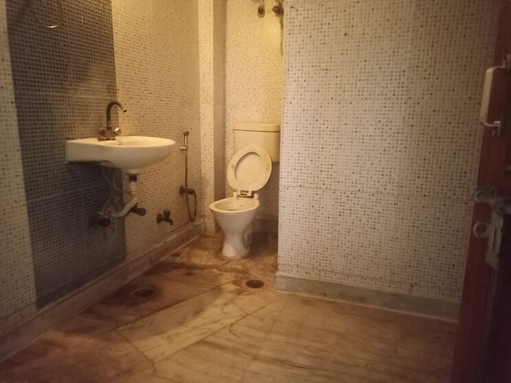 Bathroom, sector 48 2 Bedroom 1100 Sq.Ft. Builder Floor In Sector 48 Noida 8851428