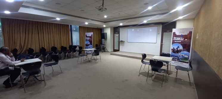  Parking, dadar west Commercial Office Space 3100 Sq.Ft. In Dadar West Mumbai 8851430