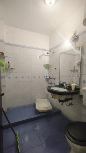 Bathroom in 3 BHK Builder Floor at Unitech South City II, Sector 50 – for Sale