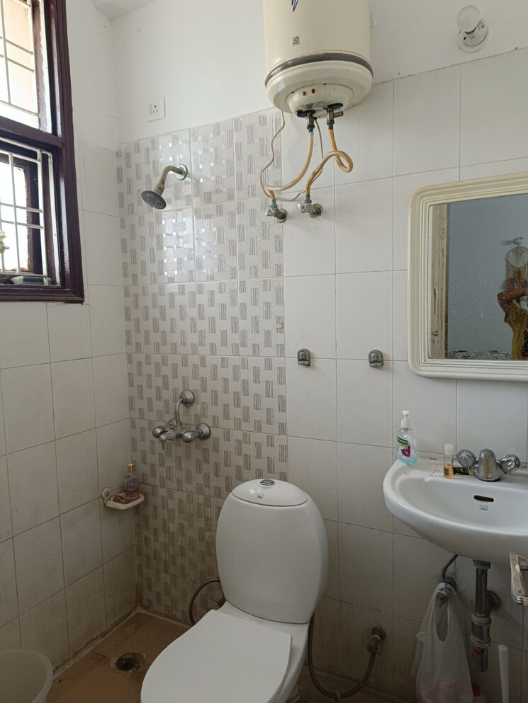 Bathroom, ss-the-lilac 2 Bedroom 1000 Sq.Ft. Builder Floor In Sector 49 Gurgaon 8851583