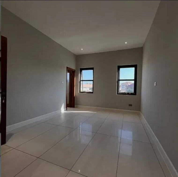 Room, sector 33 3 Bedroom 2520 Sq.Ft. Builder Floor In Sector 33 Faridabad 8851579