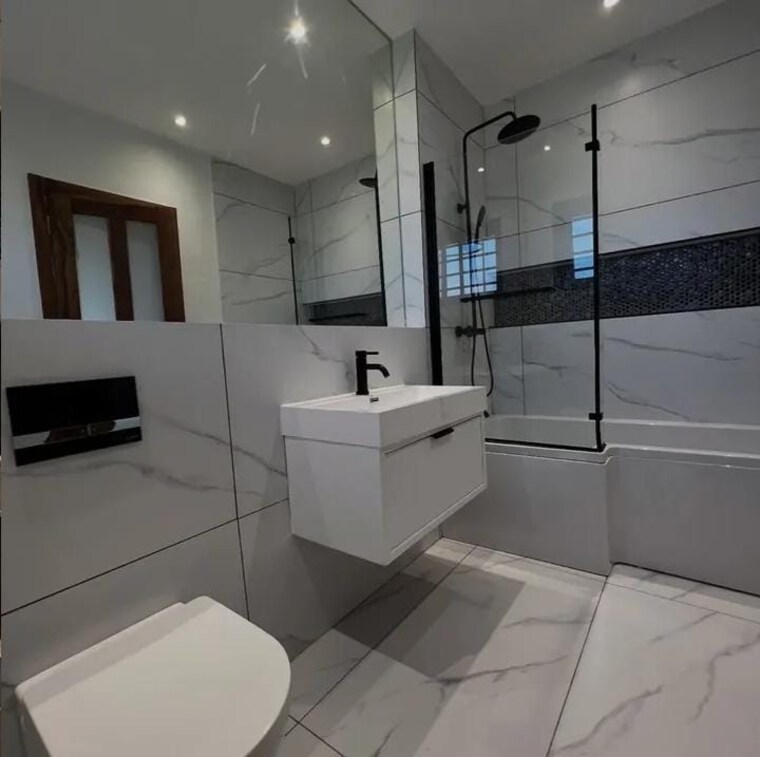 Attached Bathroom, sector 33 3 Bedroom 2520 Sq.Ft. Builder Floor In Sector 33 Faridabad 8851579