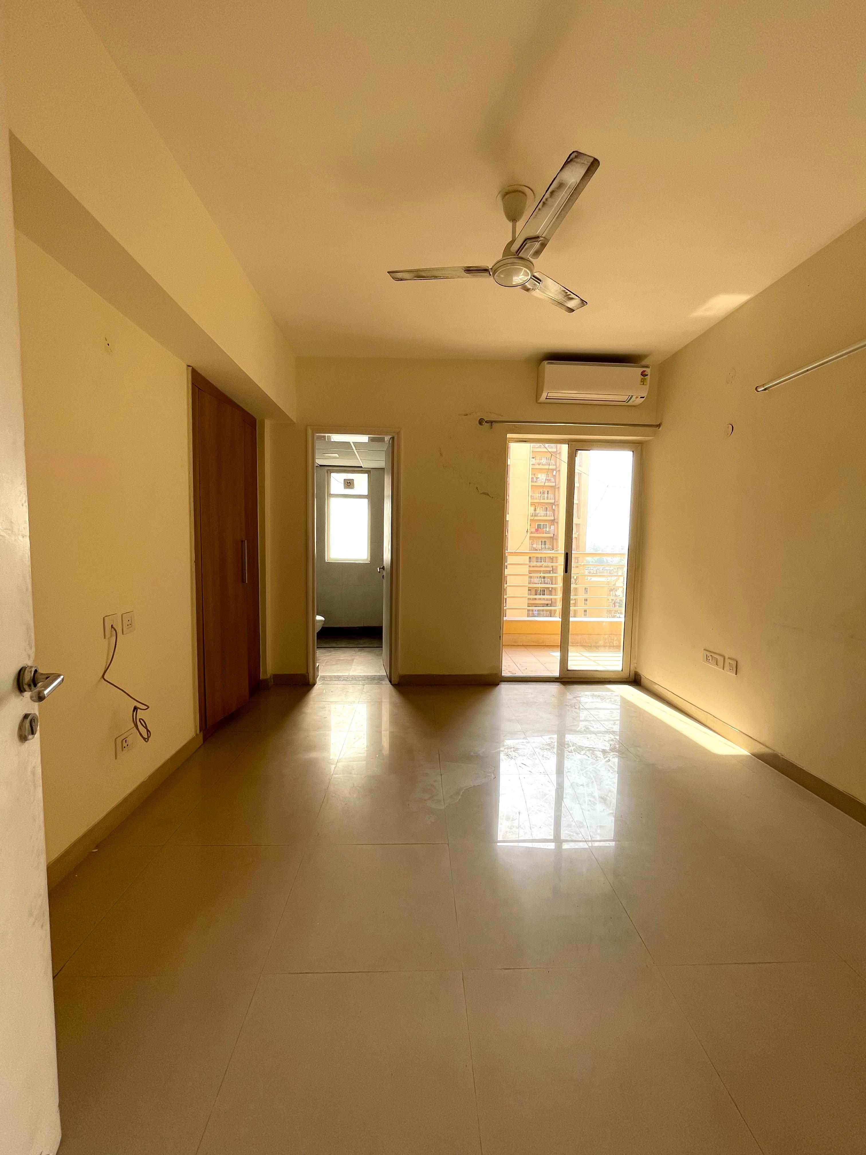3 BHK + Pooja Room Apartment For Rent in Suncity Parikarma