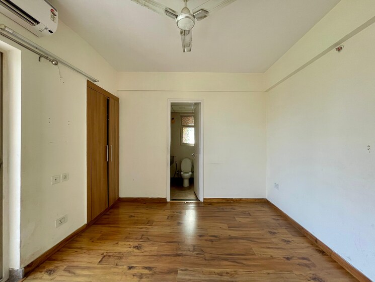 Room, sector 20 3 Bedroom 1650 Sq.Ft. Apartment In Sector 20 Panchkula 8851622