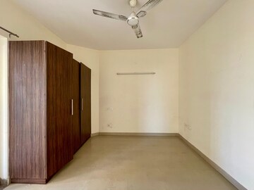 Room in 3 BHK Apartment at Sector 20 – for Rent