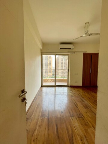 Room in 3 BHK Apartment at Sector 20 – for Rent