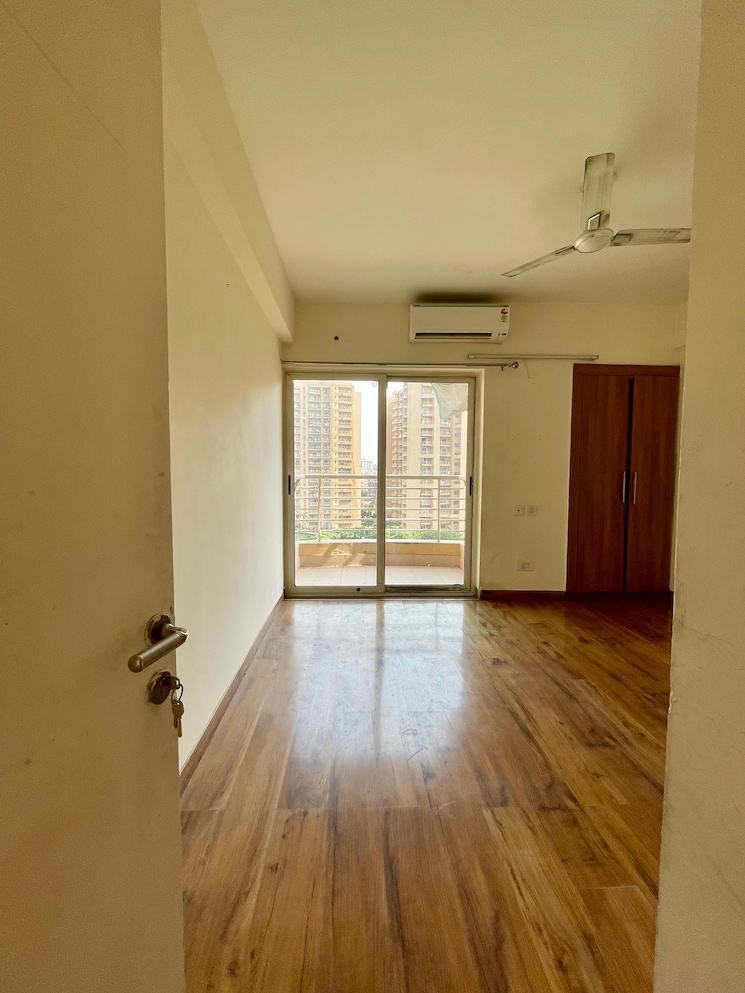 Room, sector 20 3 Bedroom 1650 Sq.Ft. Apartment In Sector 20 Panchkula 8851622