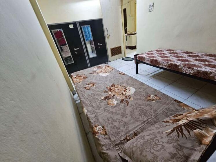 Room, goregaon east Pg For Boys & Girls In Goregaon East 8851636