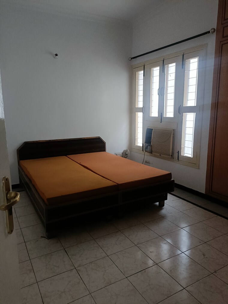 Bedroom, sector 52 3 Bedroom 1250 Sq.Ft. Builder Floor In Sector 52 Gurgaon 8851681