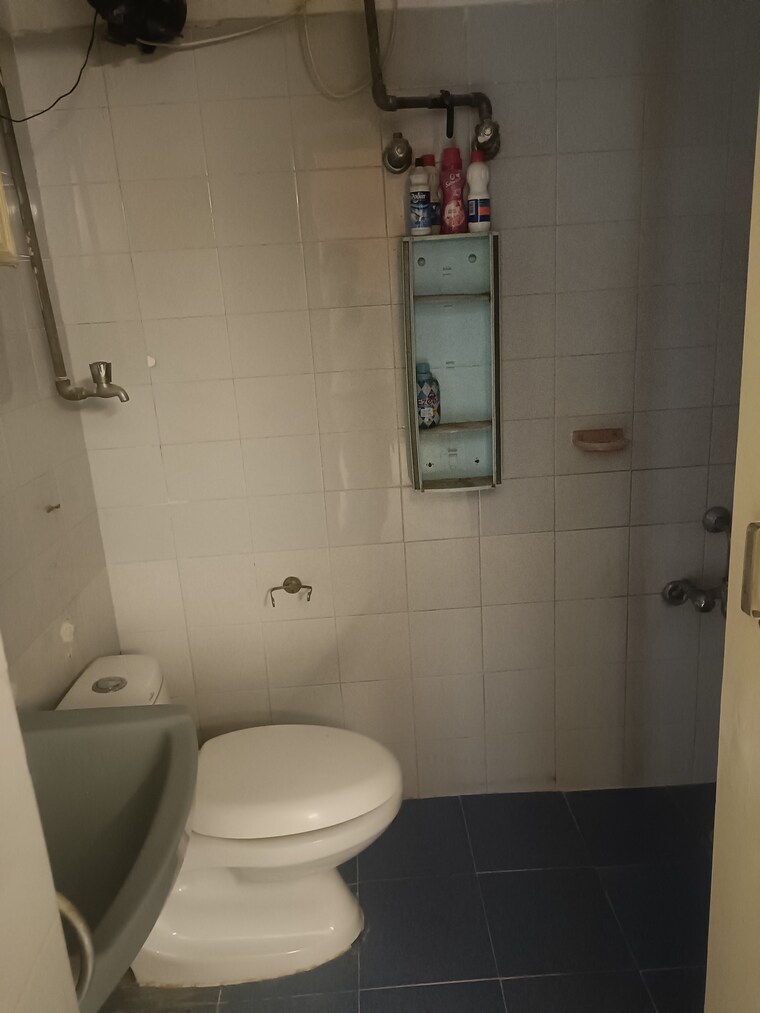 Bathroom, sector 52 3 Bedroom 1250 Sq.Ft. Builder Floor In Sector 52 Gurgaon 8851681