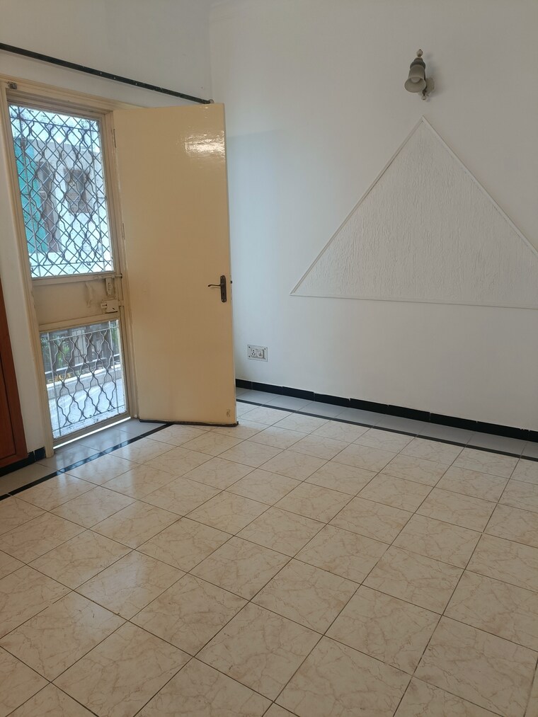 Room, sector 52 3 Bedroom 1250 Sq.Ft. Builder Floor In Sector 52 Gurgaon 8851681