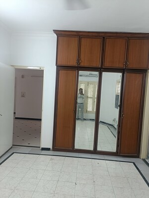 Room in 3 BHK Builder Floor at Sector 52 – for Sale