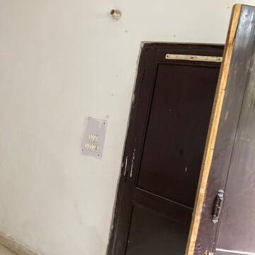 Furnished Amenities in 2 BHK Independent House at RWA Apartments Sector 27, Sector 27 – for Rent