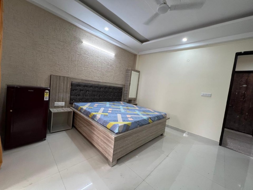 1 Rk  150 Sq.Ft. Apartment in DLF Pink Town House