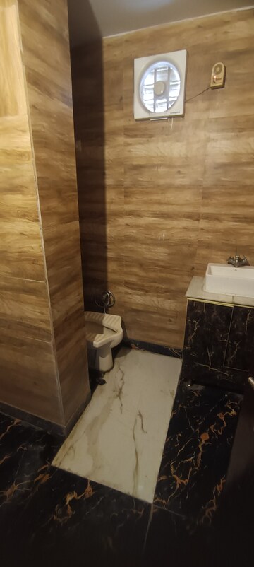 Bathroom in 2.5 BHK Builder Floor at Ashok Nagar – for Rent