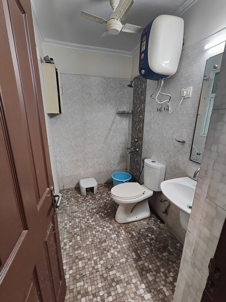 Bathroom, tulip-ivory 4 Bedroom 2400 Sq.Ft. Apartment In Sector 70 Gurgaon 8851759