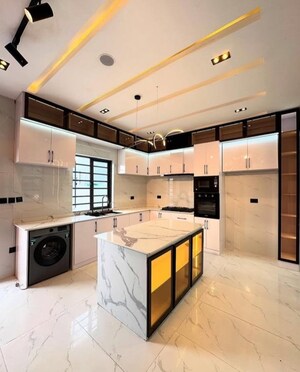 Master Bedroom in 2.5 BHK Builder Floor at Sector 33 – for Sale