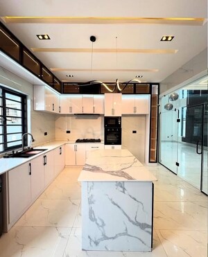 Kitchen in 2.5 BHK Builder Floor at Sector 33 – for Sale