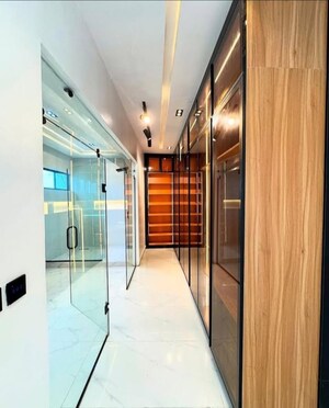 Building Lobby in 2.5 BHK Builder Floor at Sector 33 – for Sale