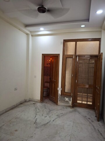Room in 3 BHK Builder Floor at Vaishali Sector 4 – for Rent