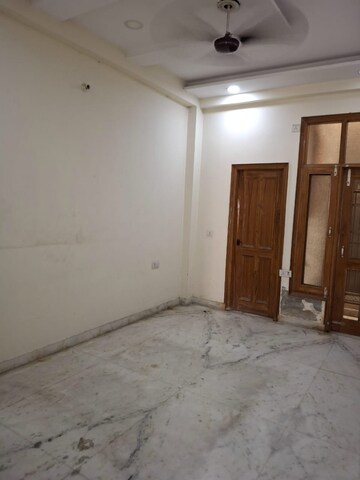 Room in 3 BHK Builder Floor at Vaishali Sector 4 – for Rent