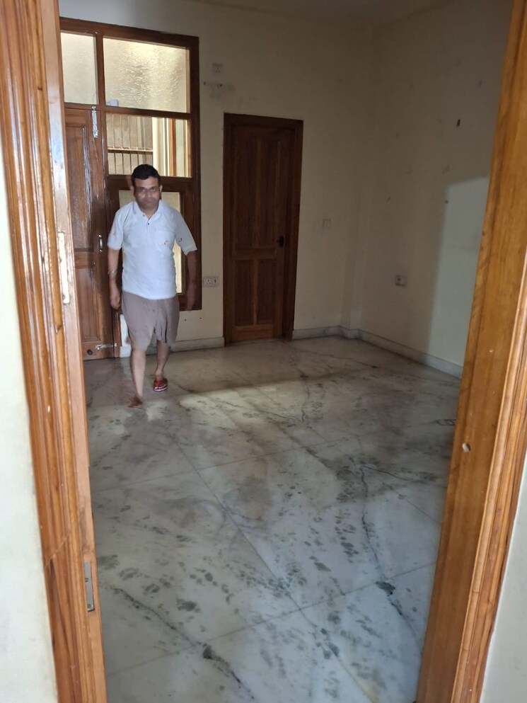 Room, vaishali sector 4 3 Bedroom 1490 Sq.Ft. Builder Floor In Vaishali Sector 4 Ghaziabad 8851816