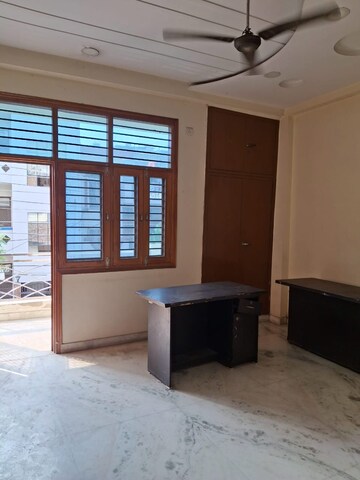 Room in 3 BHK Builder Floor at Vaishali Sector 4 – for Rent