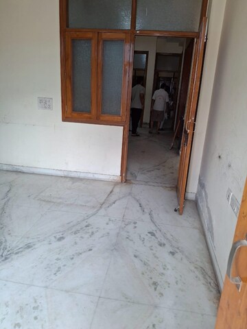Room in 3 BHK Builder Floor at Vaishali Sector 4 – for Rent