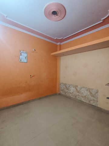 Room in 1 BHK Builder Floor at Vaishali Sector 3 – for Rent