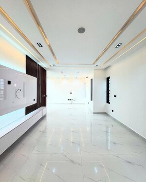 Building Lobby in 3.5 BHK Builder Floor at Sector 29 – for Sale