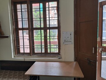Room in 1.5 BHK Builder Floor at Palam Vihar – for Rent