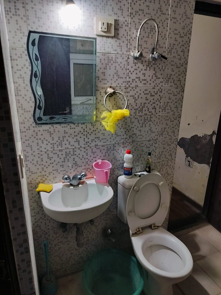 Bathroom, bptp-elite-floors 3 Bedroom 2250 Sq.Ft. Apartment In Sector 83 Faridabad 8851801