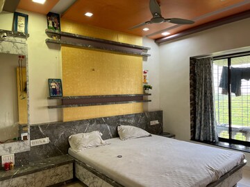 Bedroom in 2 BHK Apartment at Goregaon East – for Rent