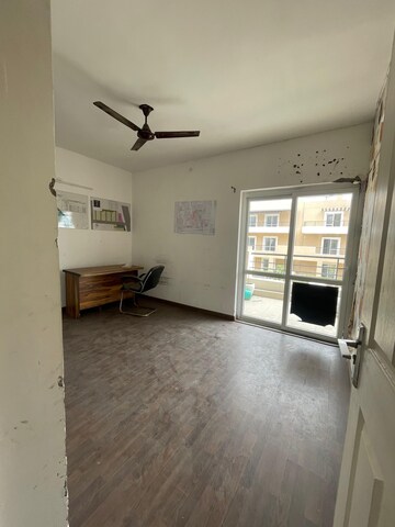 Room in 3.5 BHK Apartment at BPTP Park 81, Sector 81 – for Rent