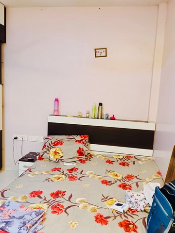 Furnished Amenities in 1 BHK Apartment at Maitreyee CHS, Goregaon East – for Rent