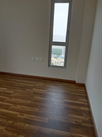 Room in 2 BHK Apartment at Piramal Vaikunth, Balkum Pada – for Rent