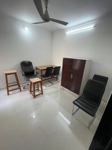 Master Bedroom in 2.5 BHK Apartment at Andheri West – for Rent