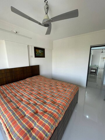 Bedroom in 2.5 BHK Apartment at Andheri West – for Rent