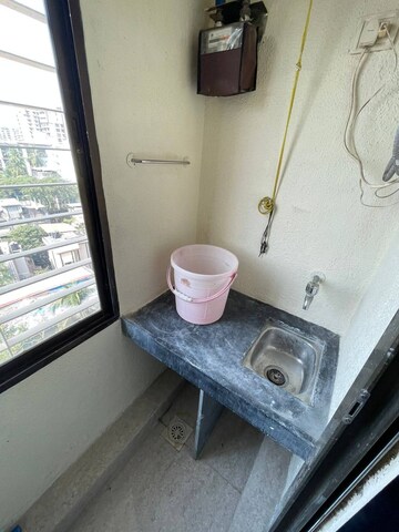 Furnished Amenities in 2.5 BHK Apartment at Andheri West – for Rent